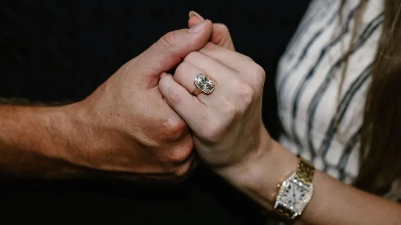 Taylor Swift Ring Rumors Fuel Celebrity Big Diamond Trend