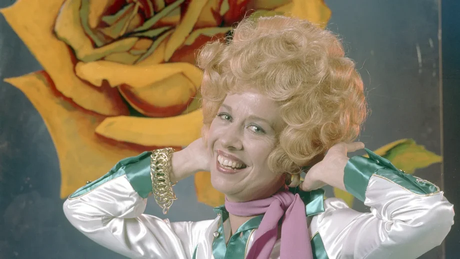 Polly Holliday Alice Actress Famous for Flo Dies at 88 1 Polly Holliday, 'Alice' Actress Famous for 'Flo', Dies at 88