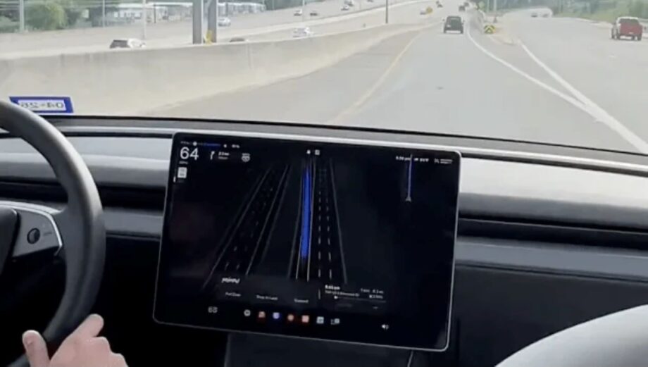 Tesla Bulls Take The Wheel As 'Robotaxi' Safety Monitors Move Into Driver's Seat 1 Tesla Bulls Take The Wheel As 'Robotaxi' Safety Monitors Move Into Driver's Seat
